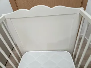 Cuna Ikea con ropa de cama