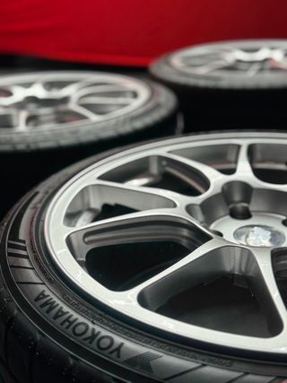 Llantas Racing Division Trofeo + Neumáticos Yoko