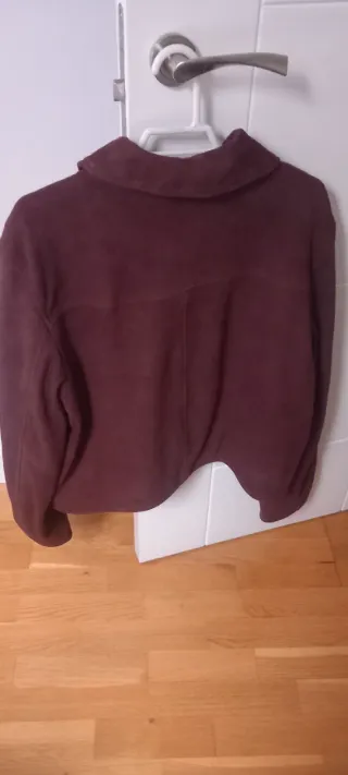 Chaqueta de ante marrón oscura, perfecto estado.