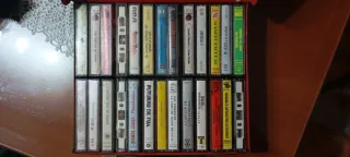 Porta cassettes con 40 cintas originales