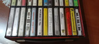 Porta cassettes con 40 cintas originales