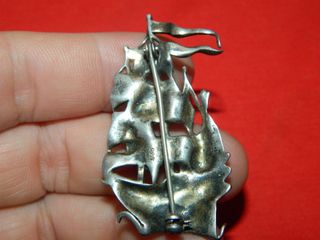 Precioso broche barco plata antiguo esmaltado