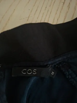 Blusa COS Terciopelo Negra