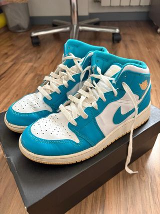 Botas Jordan 1 Mid Talla 40