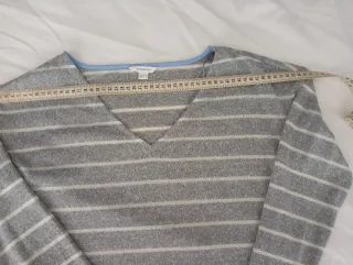 Jersey gris con efecto superposición