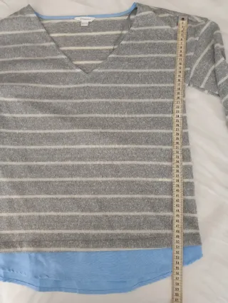 Jersey gris con efecto superposición