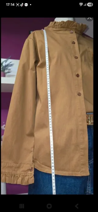 Camisa camel cuello y puños con tablitas