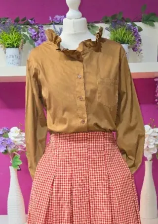 Camisa camel cuello y puños con tablitas