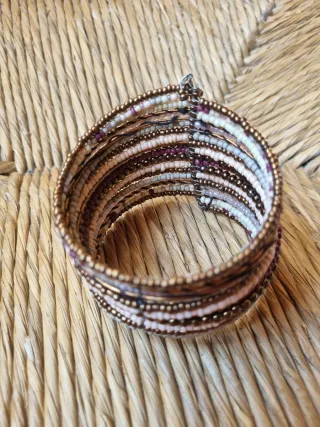 Pulsera boho abalorios multicolor y dorada