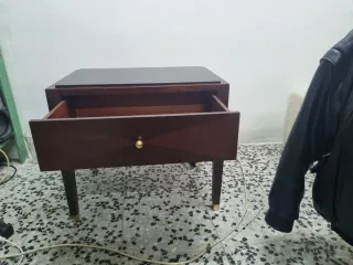 Mesita de noche clásica madera y mármol