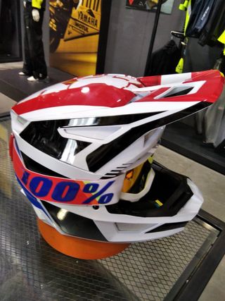 Casco Fox V2