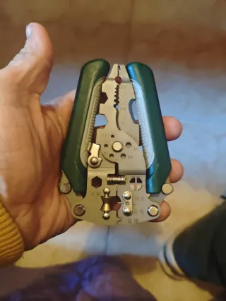 Alicates Electricista Multifunción