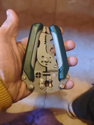 Alicates Electricista Multifunción