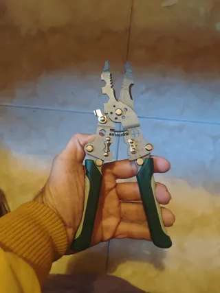 Alicates Electricista Multifunción