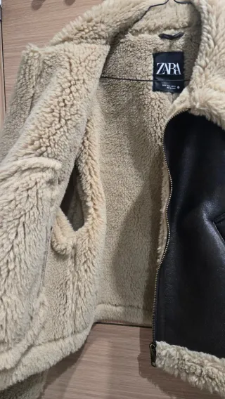 Chaqueta Zara efecto piel forrada