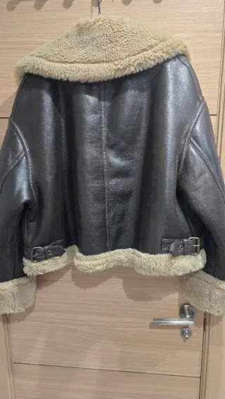 Chaqueta Zara efecto piel forrada