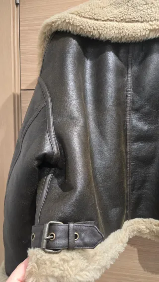 Chaqueta Zara efecto piel forrada