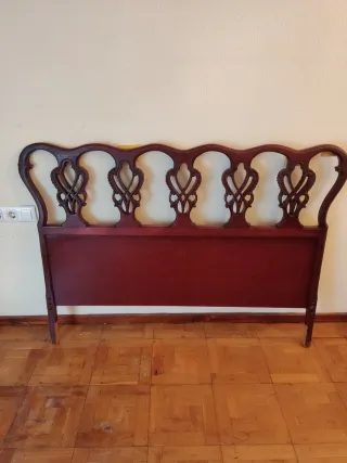 Muebles de dormitorio: cómoda y mesitas