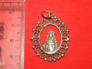 Bonita medalla religiosa de virgen plata 3,9 gramo