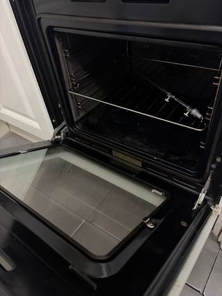 Cocina de gas y horno Teka.