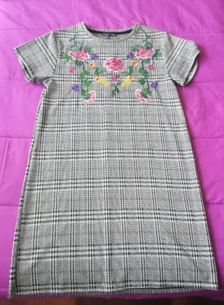 Vestido Zara M flores bordadas