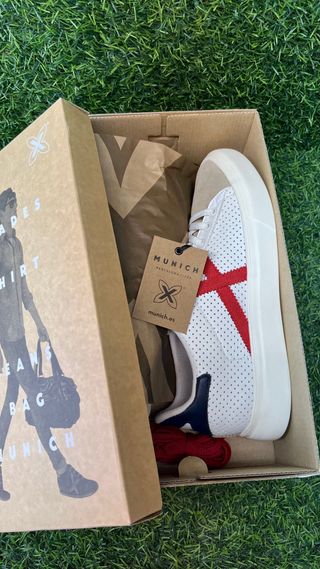Zapatillas Munich Talla 40 Blancas y Rojas