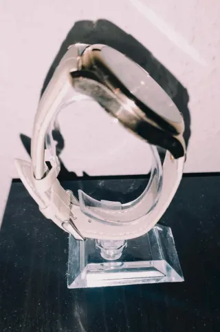 Reloj Poedagar Beige y Dorado