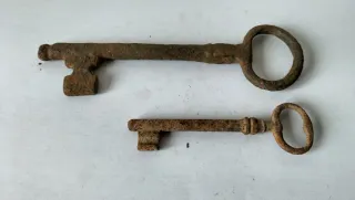 Lote 2 grandi chiavi antiche