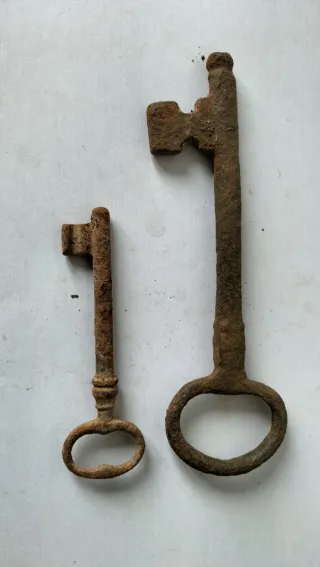 Lote 2 grandi chiavi antiche