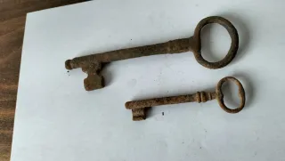 Lote 2 grandi chiavi antiche