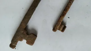 Lote 2 grandi chiavi antiche