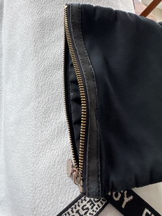 Monedero Desigual Negro con Tachuelas Doradas