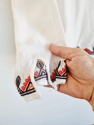 Anany T S Camisa blanca bordados étnicos