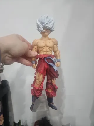 Figura Dragon Ball Goku Ultra Instinto