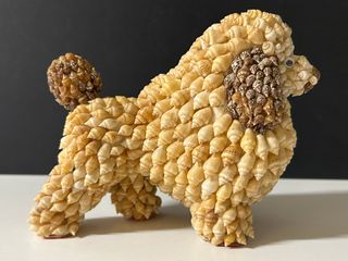 Figura caniche hecho con caracolas 1960