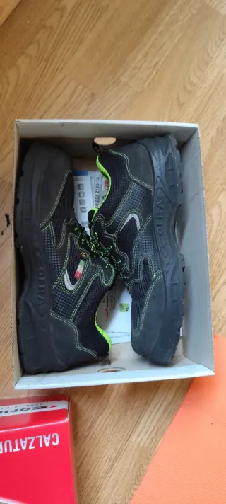 Zapatos de seguridad COFRA Talla 42