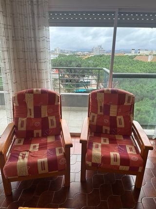 Conjunto sofá cama, 2 butacas y mesa No hago envio