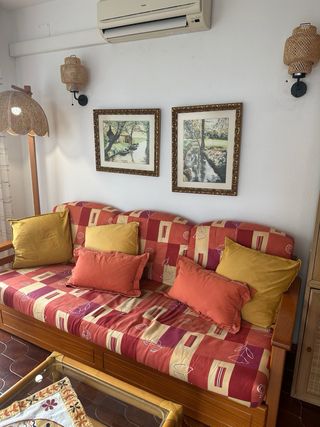 Conjunto sofá cama, 2 butacas y mesa No hago envio