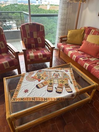 Conjunto sofá cama, 2 butacas y mesa No hago envio
