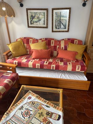 Conjunto sofá cama, 2 butacas y mesa No hago envio