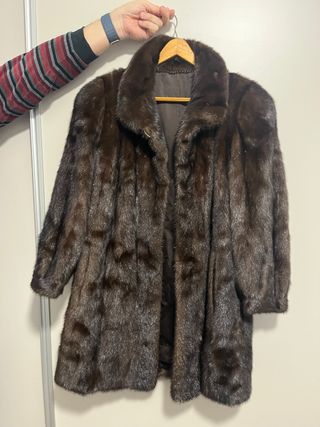 Abrigo de piel artesanal marrón