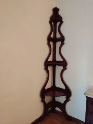 Estantería de esquina alta de madera