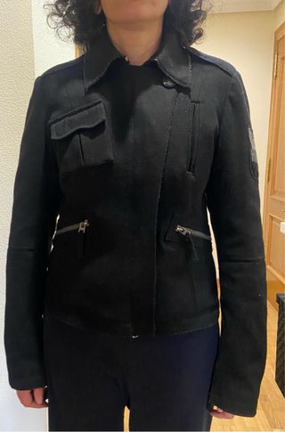 Cazadora Kejo entallada negra