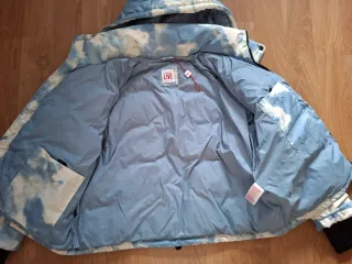 Plumífero Lacoste azul y blanco