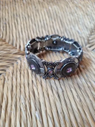 Pulsera plateada con cristales rosas