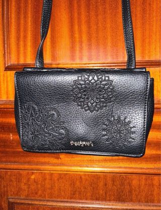 Bolso Negro Desigual con Diseño de mandalas