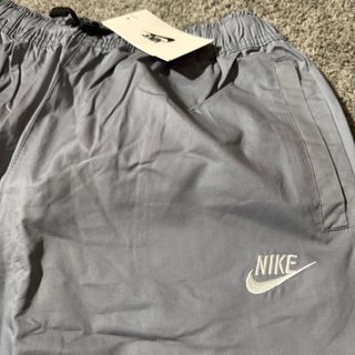Pantalón Nike Gris