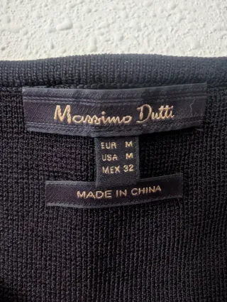 Top negro con volantes