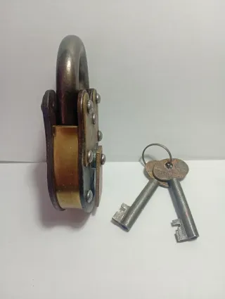 Antiguo candado inglés 1820 con llaves
