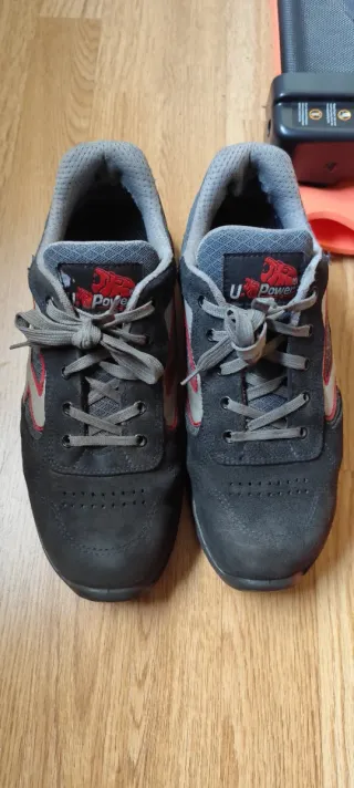 Zapatos seguridad marca UPOWER Talla 42